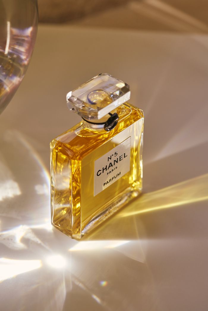 18 REASONS WHY CHANEL NO. 5 IS THE MOST ICONIC FRAGRANCE