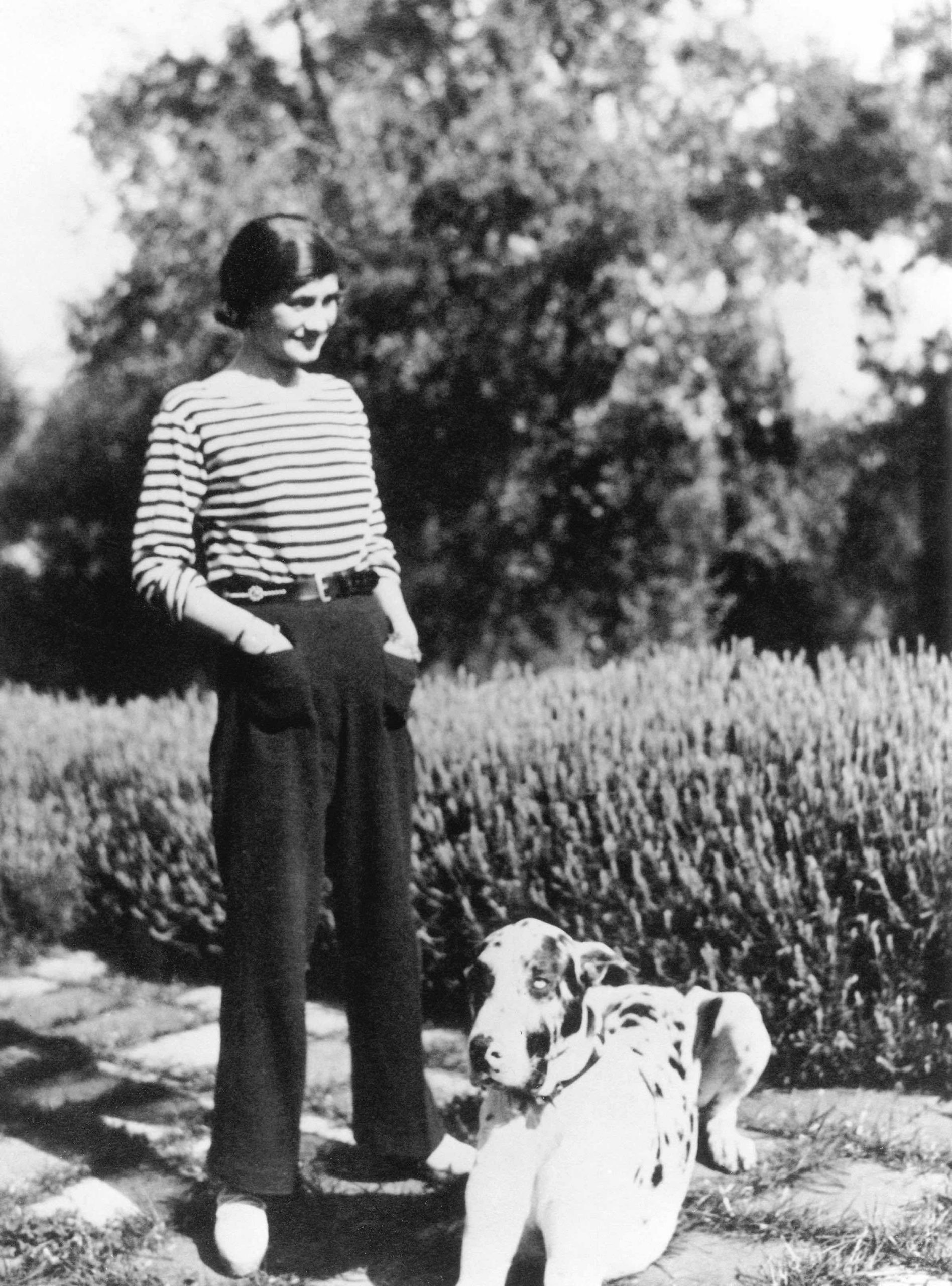 GABRIELLE 'COCO' CHANEL /n(1883-1971). French fashion designer. Photograph,  early 20th century Stock Photo - Alamy