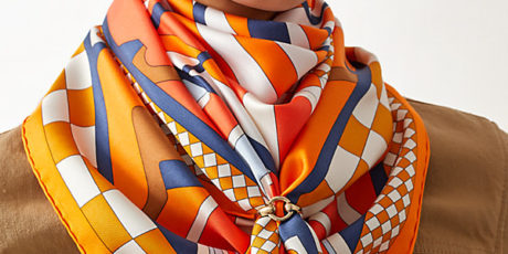 HOW-TO-TIE-AN-HERMÈS-SCARF