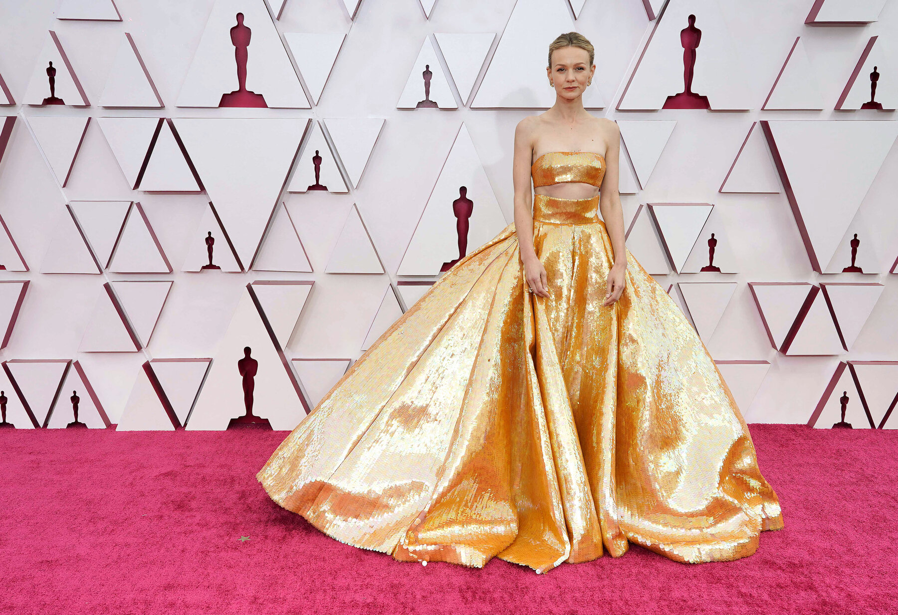 5-red-carpet-looks-we-loved-from-2021-carey-mulligan-oscars-2021