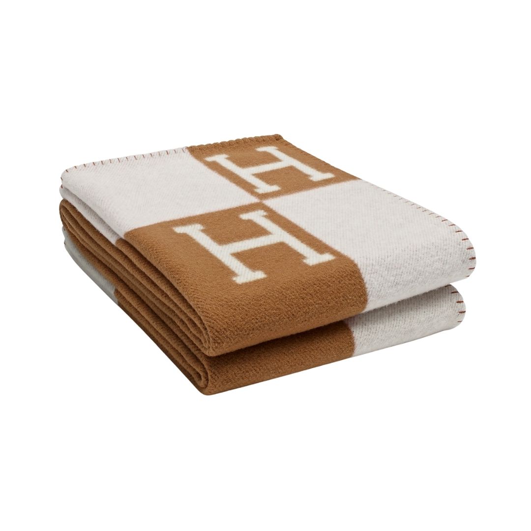 timeless-interior-items-we-all-should-invest-in-hermes-blanket